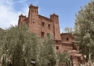 Decoración floral espectacular para una boda en un riad histórico de Marrakech