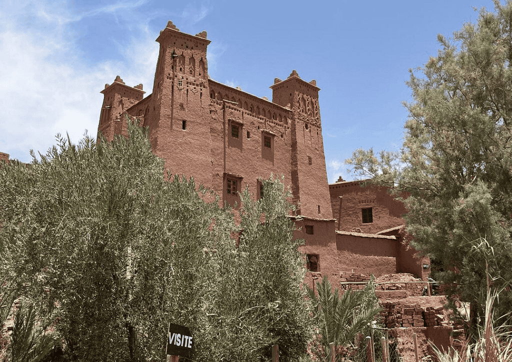 Decoración floral espectacular para una boda en un riad histórico de Marrakech