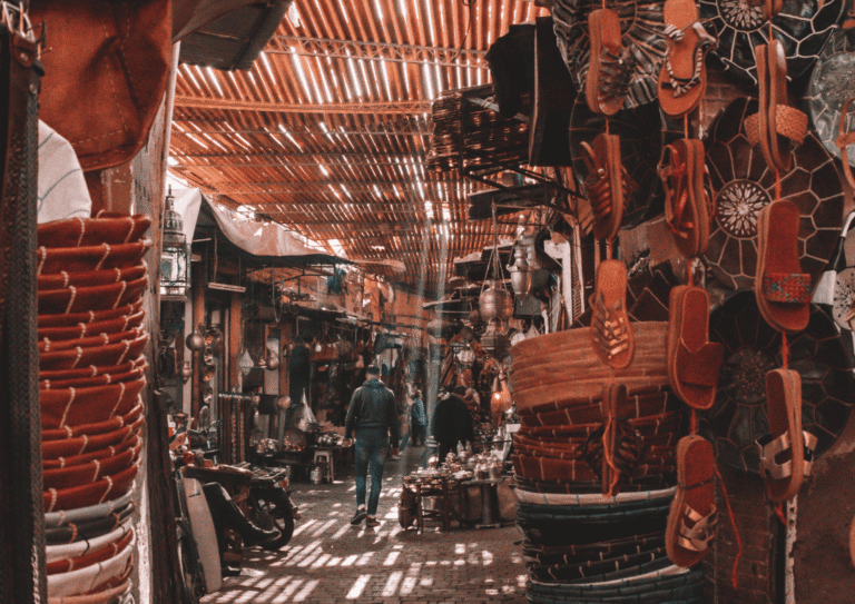 Tour por el centro moderno de Casablanca con sus edificios art déco coloniales