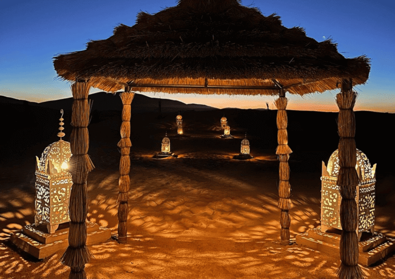 Servicio de concierge premium ayudando a viajeros en su itinerario por Marruecos